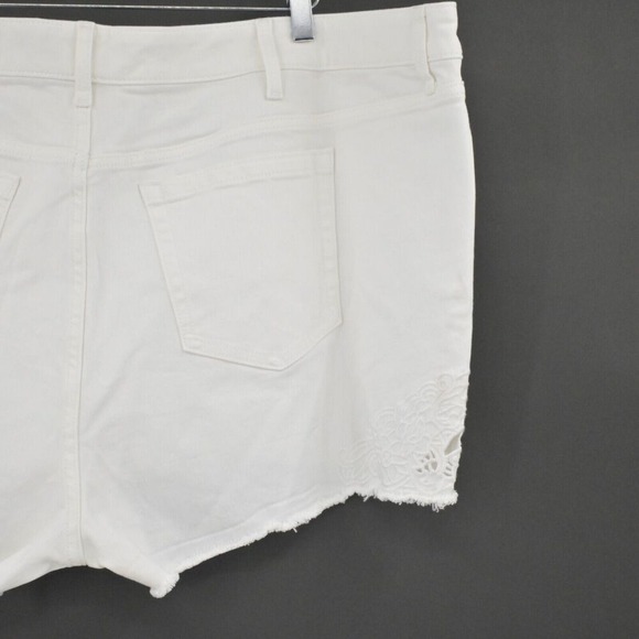 TORRID Shorts Womens Sz 26 Cutout Embroidery Skinny Vintage Stretch White Denim - Picture 11 of 11